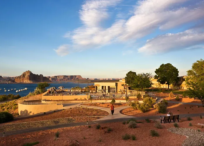 Resort: Lake Powell Resort